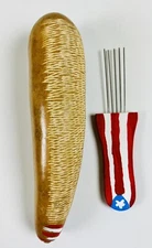 Guiro Puerto Rico 8”- 10” Corte Diamanté  Con Bandera Y Puyero Puerto Rico Flag