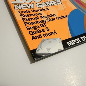 Official Sega Dreamcast Magazine Issue 4 March 2000 WITH Disc
