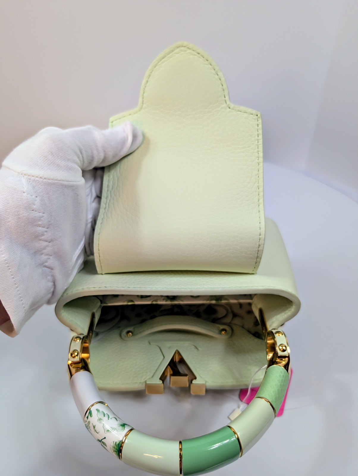 Louis Vuitton Rare Mint Capucines Mini Bag image 10
