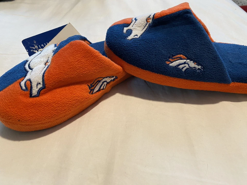 Zapatillas de fútbol americano sin cordones Forever "Denver Broncos" para niños de la NFL talla L (5-6) nuevas con etiquetas Foto 3 de 4