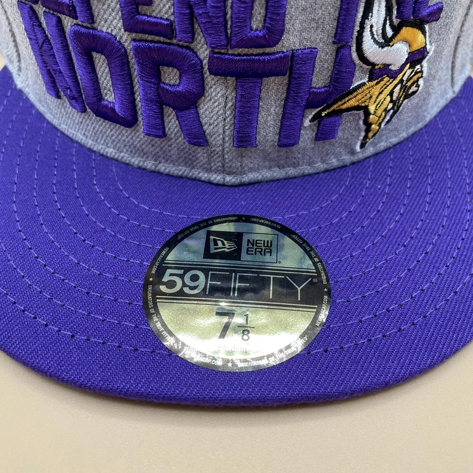 NUEVO Sombrero Minnesota Vikings 7 1/8 Gris Púrpura Defender el Norte Gorra NFL Ajustada Hombres Foto 3 de 4
