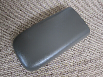 ✳02-09 Chevy Trailblazer Envoy Rainier Center Console Arm Rest Lid charcoal gray ✳02-09 Chevy Trailblazer Envoy Rainier Center Console Arm Rest Lid charcoal gray