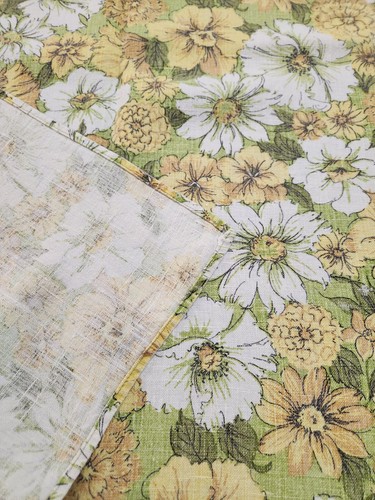 Vintage 1970s-1980s Retro Tablecloth Green Yellow Flowers 48x60" Poly/Cotton - Picture 6 of 6