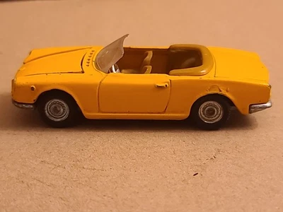 Fiat 124 Spider, Politoys Export référence 555, sans boîte,teinte jaune orangé - Photo 1/4