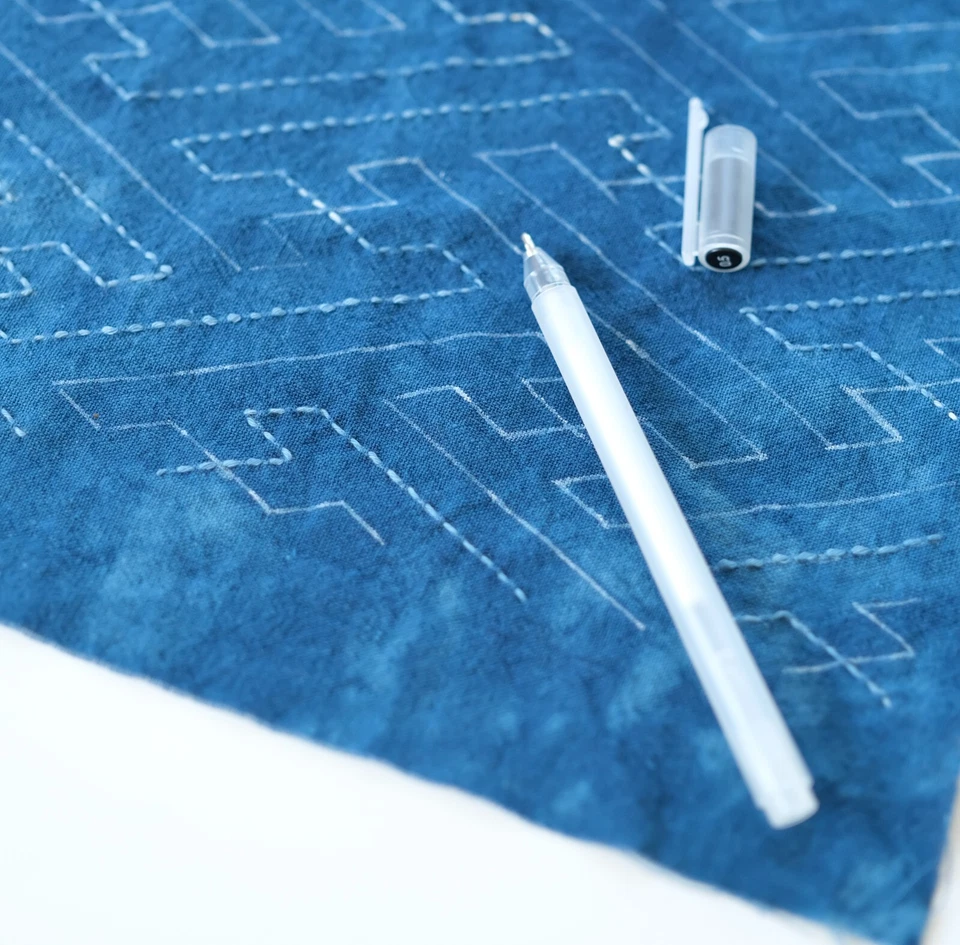 Bolígrafo borrable térmicamente marcador de tela blanco patrón Sashiko marcador telas oscuras sastre Foto 3 de 4