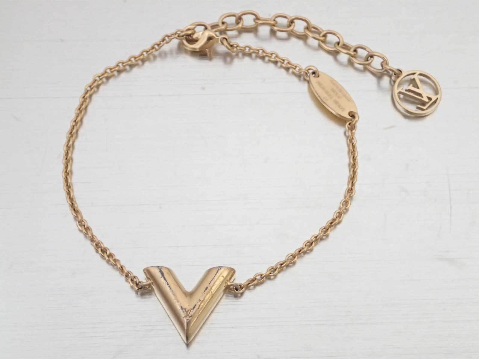 Louis Vuitton - Authenticated Essential V Bracelet - Metal Gold for Women, Very Good Condition