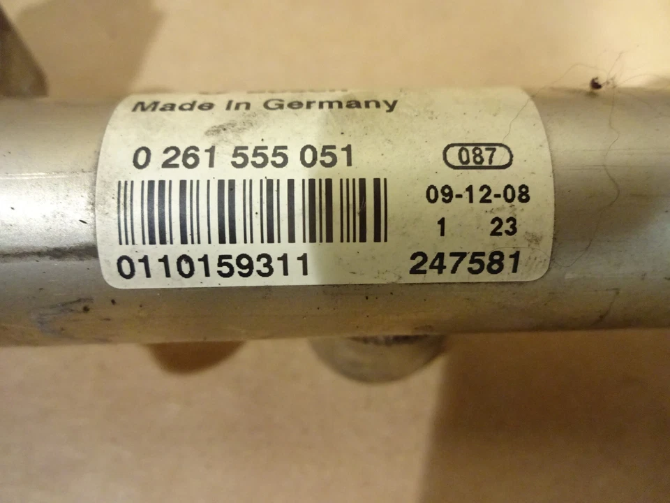 Ferrari California - Riel de inyección de combustible / Sin inyectores - P/N 247581 Foto 2 de 4