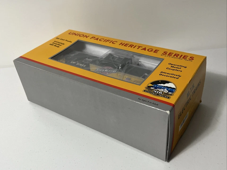 MTH 20-2769B - UP Heritage Extended Vision Caboose - Chicago NorthWestern #21995 - Image 4 of 4