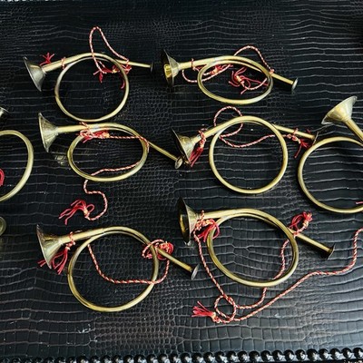 Set of 8 Miniature Brass Bugles   7  x 4  Christmas décor