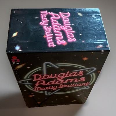 The Hitchhiker's Guide to the Galaxy - Boxed Set (5 Volumes) - Adams, Douglas.