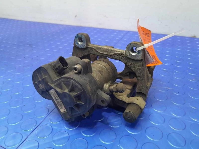 Conjunto de pinza de freno trasera Ford Edge Escape Fusion lado derecho del pasajero OEM Foto 3 de 4