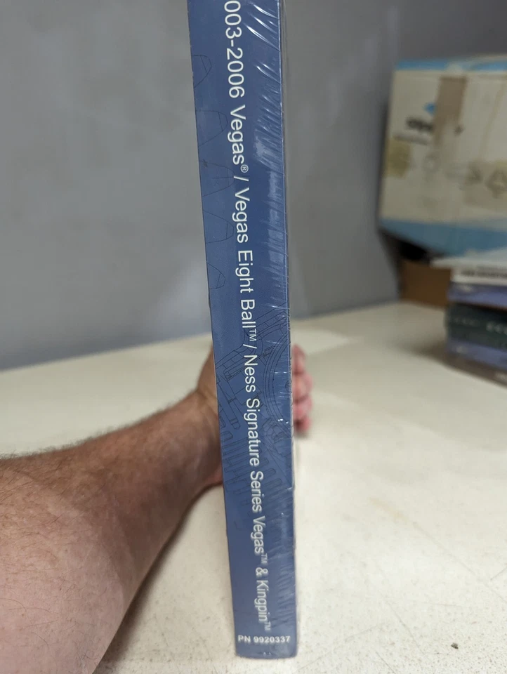 03-06Victory Vegas Eight Ball Kingpin Motorcycle Shop Servicio Manual de Reparación Nuevo en Paquete Foto 3 de 3