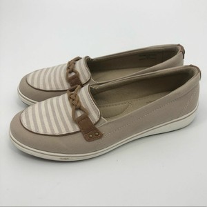 cream boat shoes