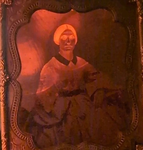 Antique Ruby Ambrotype Rose Tinted Woman Photograph 19th C American - Picture 10 of 10