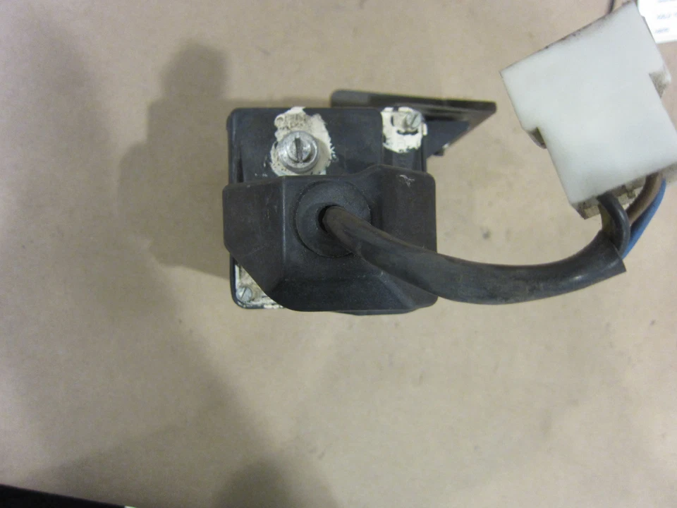 Sensor Speedo Ferrari Mondial 3.2 QV (1987), PARTE# 120672 Foto 3 de 4