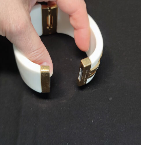 Juicy Couture Large White Bangle Bracelet With Gold Chain Embelishment - Picture 9 of 9