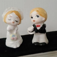 Vintage Dan Brechner Miniature Kissing Bride and Groom Figurines