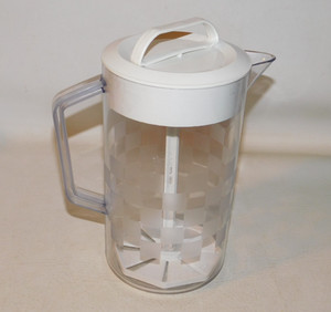 Pampered Chef 2-Quart QUICK-STIR PITCHER - Checkerboard Pattern with White Lid