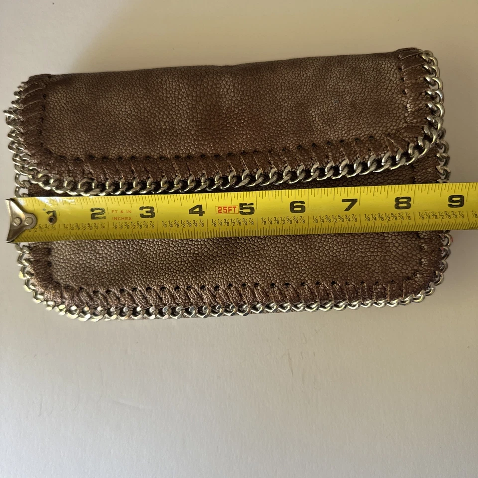 Bolso Bandolera Sondra Roberts Cuadrado Imitación Cuero Correa Cadena Marrón Metálico y S Foto 4 de 4