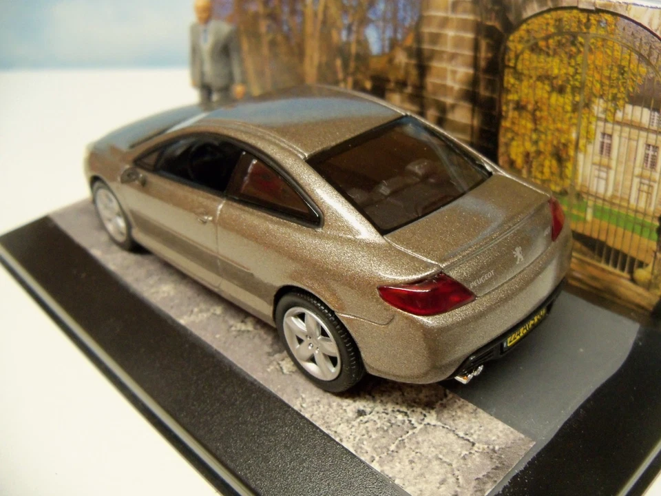 DIORAMA STYLE ROUTE BLEUE LA PEUGEOT 407 COUPE  boite vitrine  1/43 - Photo 3/3
