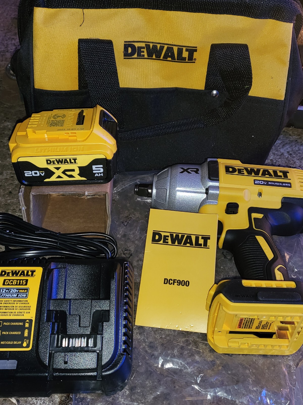 DeWalt DCF900 20V 1/2inch Impact Wrench w/ 5.0 Ah Battery, Charger