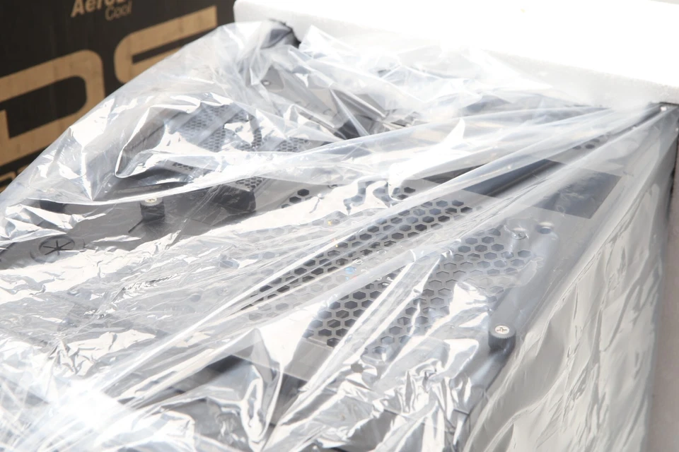 AeroCool DS Cube in Black - Micro-ATX Computer Case PC Home - Image 3 of 4