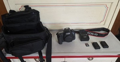 Canon EOS 6D 20.2MP Full Frame DSLR Camera Body + 2 Batteries Charger Bag