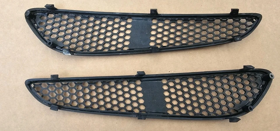 2004 2005 Pontiac Bonneville GXP Lower Bumper Grille Insert Trim RH LH - Image 3 of 3