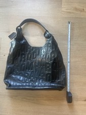 Bolso hobo VELOISSE de cuero genuino negro con logotipo en relieve con bolsa