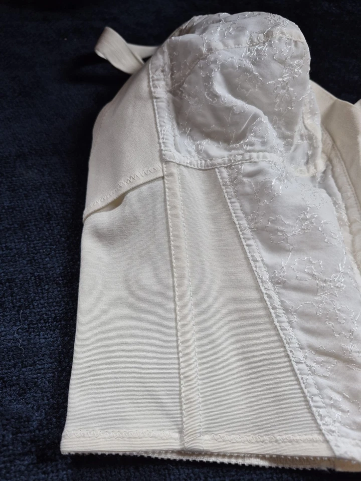 Sujetador Playtex Living Talla 34B De Colección Corsé Blanco Pin-Up Hada Burlesque Longline Foto 4 de 4