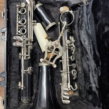 BUNDY / Resonite Clarinet - The Selmer Company USA w/Hard Case