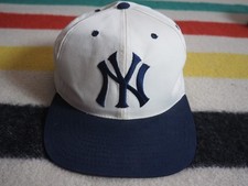VTG 90s MLB New York Yankees Cream Blue Sewn Logo Snapback Hat Cap