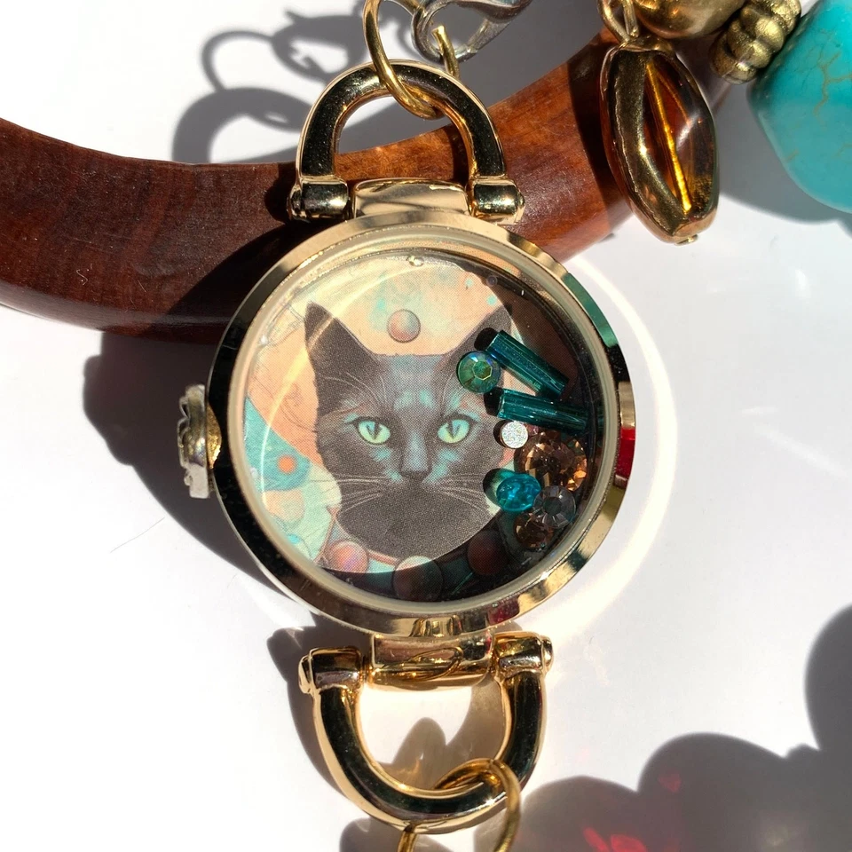 Pulsera Moonwatch Familiar - Pulsera Reciclada Dije Gato Hecha a Mano Foto 2 de 4