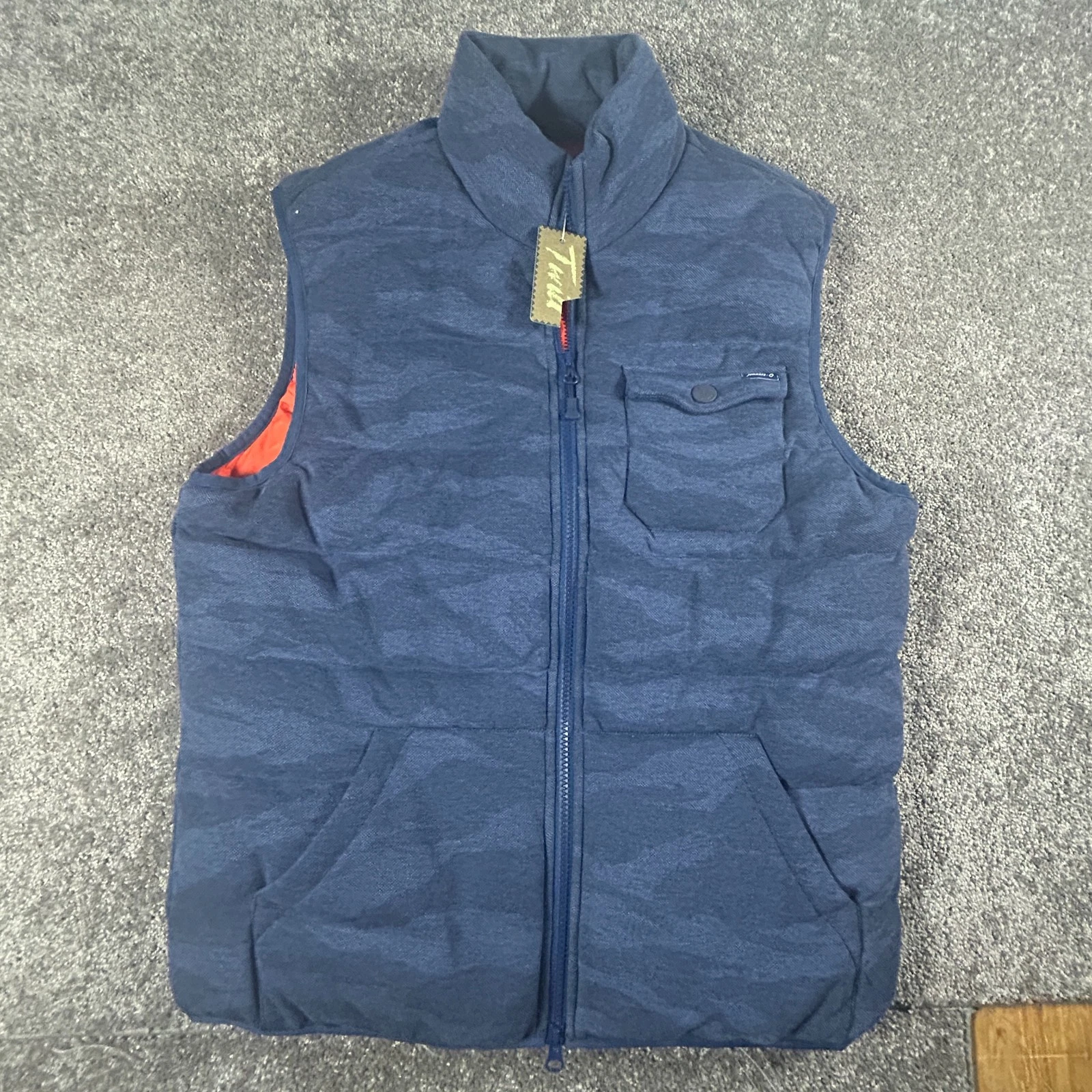 Johnnie-O Horton Quilted Camper Vest Mens Medium Navy Camouflage
Opens in a new window or tab