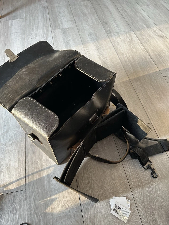 80s Journalist Photography Vintage Hard Case Camera Bag and Handle - Image 4 of 4