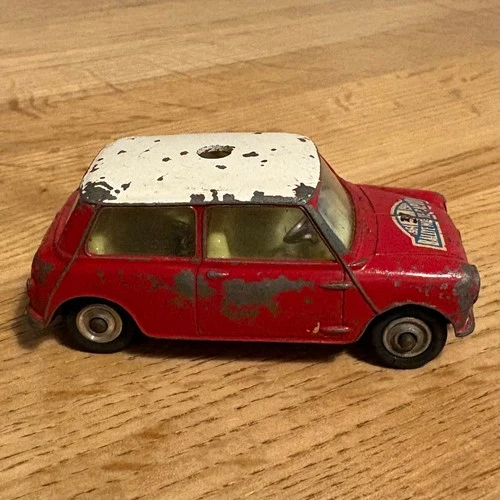 VINTAGE CORGI TOYS - MORRIS MINI COOPER CAR - 317 - RED/WHITE