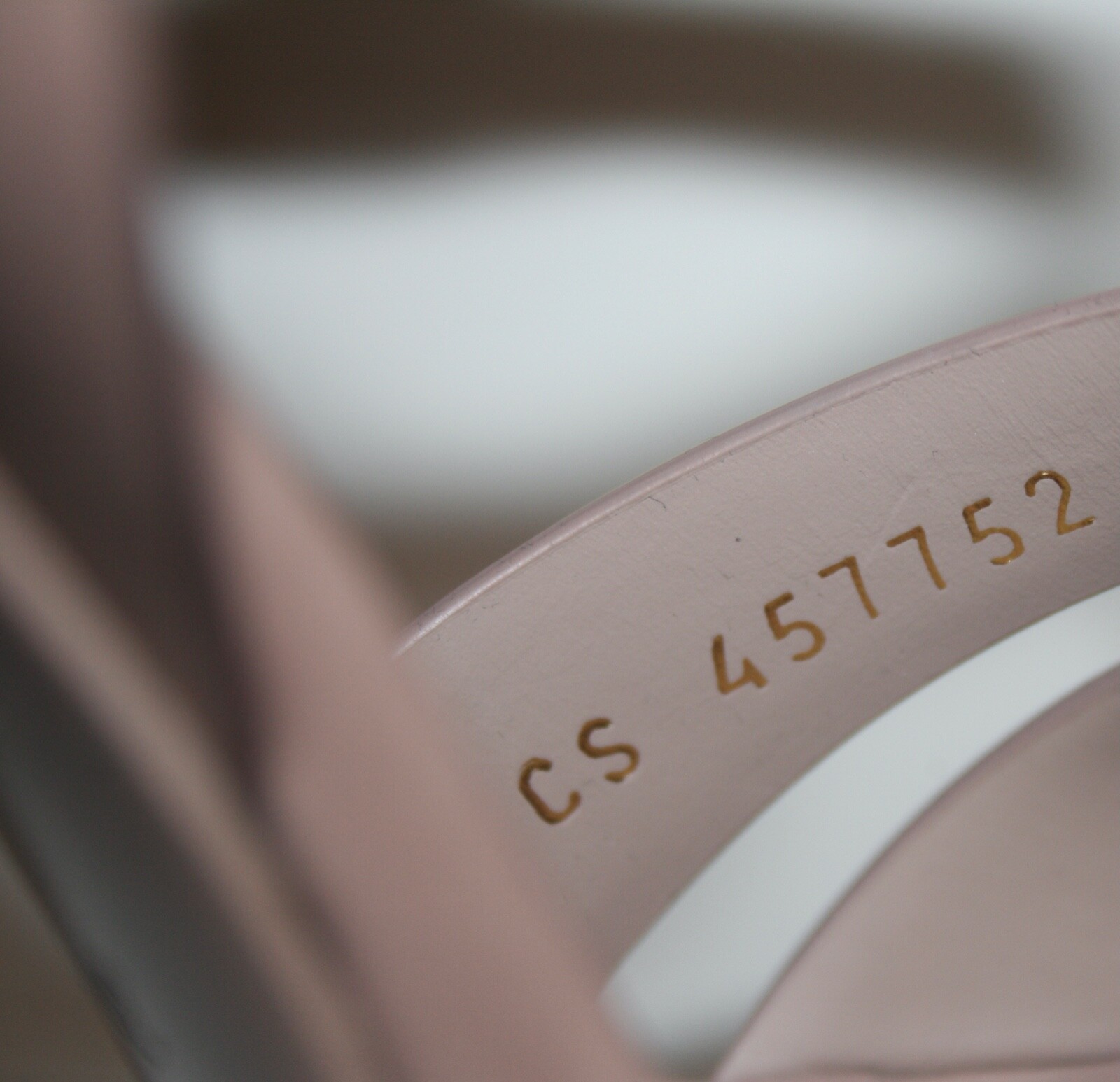 Décolleté omaggio in pelle YSL Saint Laurent 105 nuove con scatola