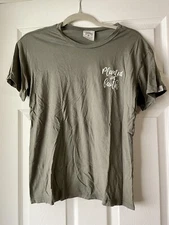 NWOT Dirtee Laundry green scripture shirt, Size Medium