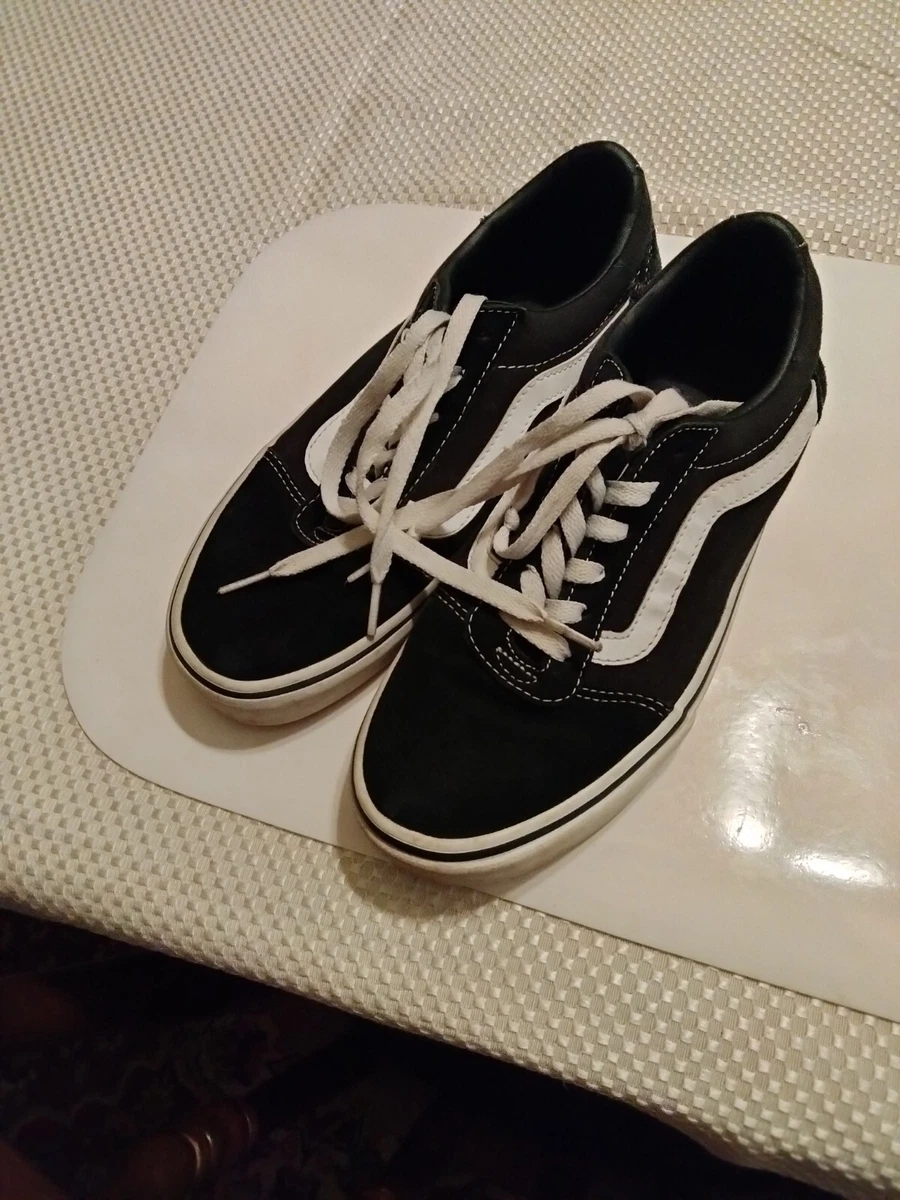Black vans top with white stripes