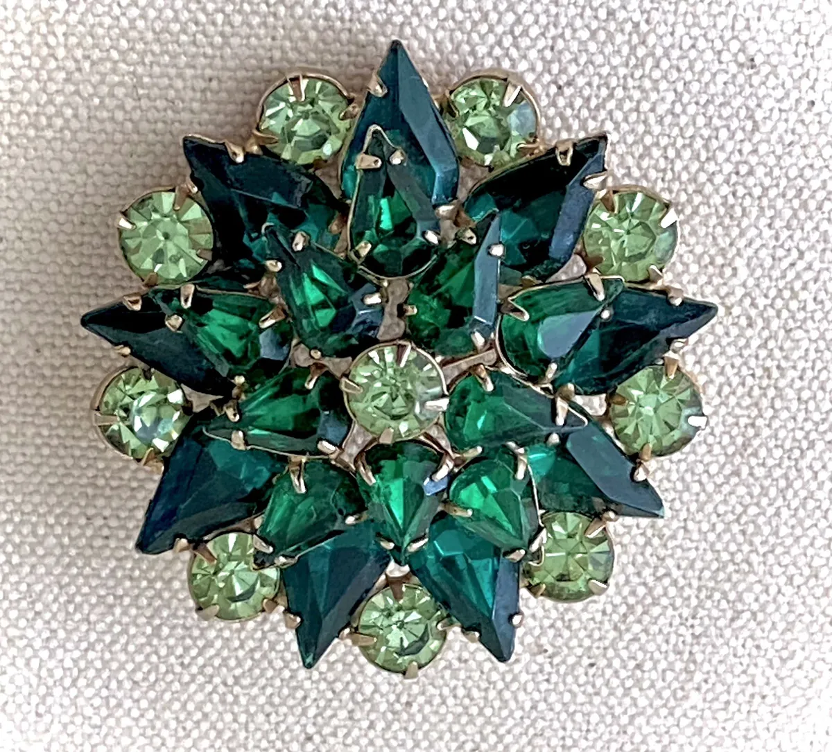 Vintage Faceted Emerald Green Glass & Light Green Rhinestones Starburst  Brooch