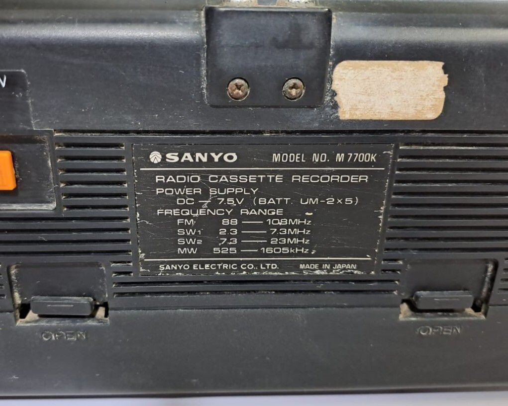 Radio-cassette Vintage Sanyo M 7700K - Boombox Grise AM/FM - Occasion