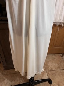 Vtg Shadowline Ivory Nylon Lace Trim Full Slip Dress Size 42 Made in USA