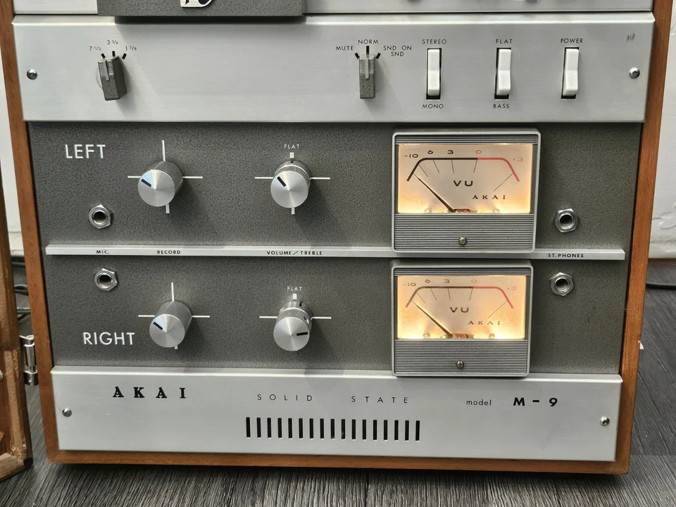 Reproductor de carrete a carrete de estado sólido Akai M-9 de colección enciende ruido extraño Foto 3 de 4