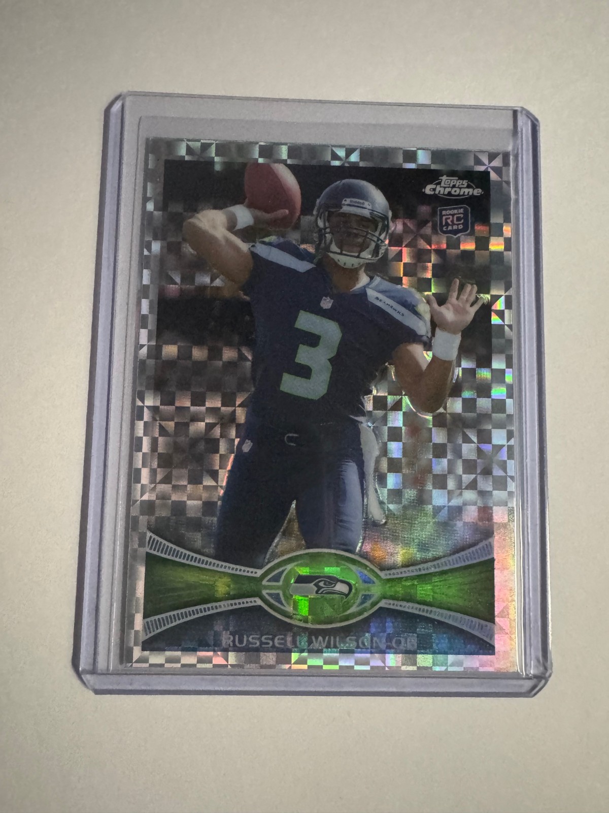 2012 Topps Chrome - Russell Wilson #40 Throwing Hand Visible Refractor (RC)