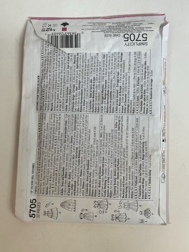 Schnittmuster von Simplicity Disney Prinzessin Kostüme für 18" Puppen ungeschnitten 5705 - Bild 2 von 3