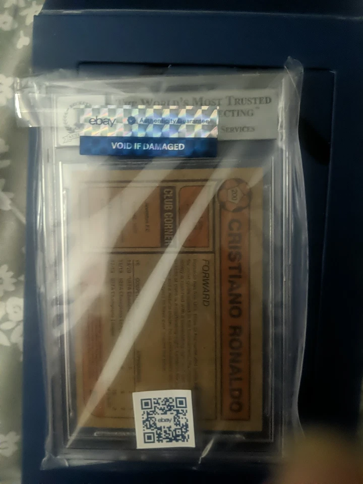 2020 2020 Topps Living UEFA Champions League Cristiano Ronaldo Autograph  - Image 3 of 4