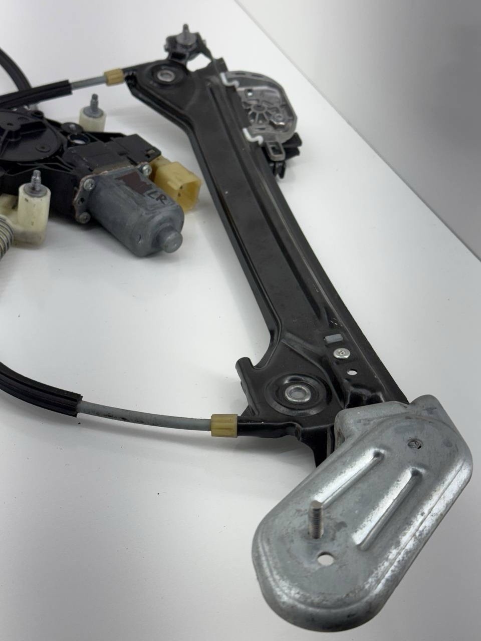 2014-2016 Maserati Ghibli Rear Left Side Door Window Regulator w/ Motor 426