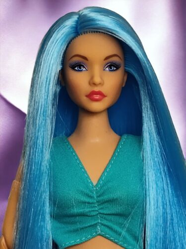 OOAK Custom Reroot Barbie Signature Looks 16 Andra - Photo 1 sur 13