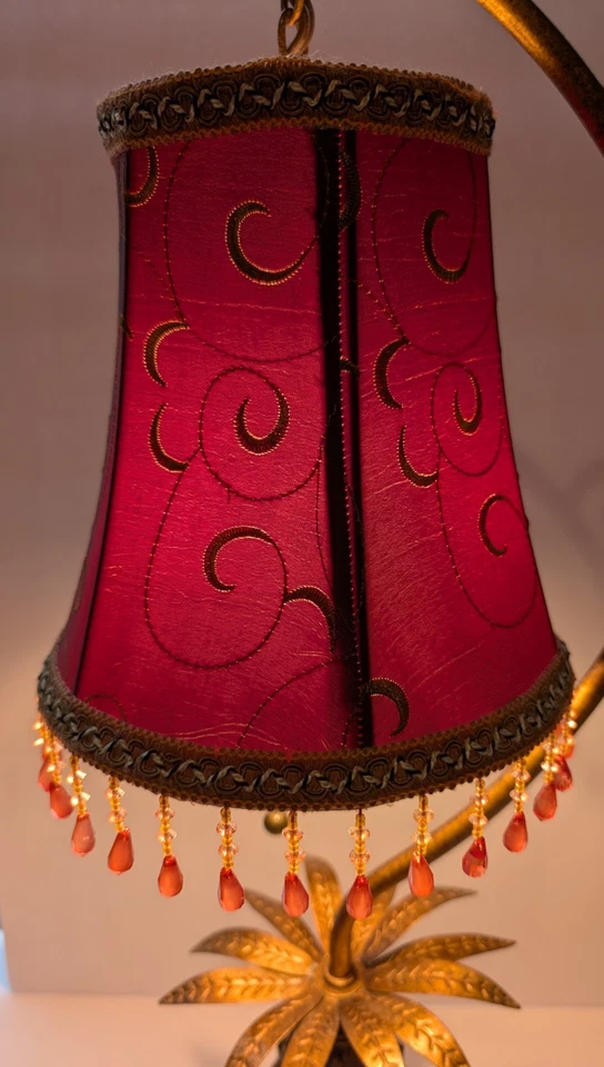 Lámpara de mesa estilo piña Tommy Bahama, pantalla roja con cuentas MCM Foto 4 de 4