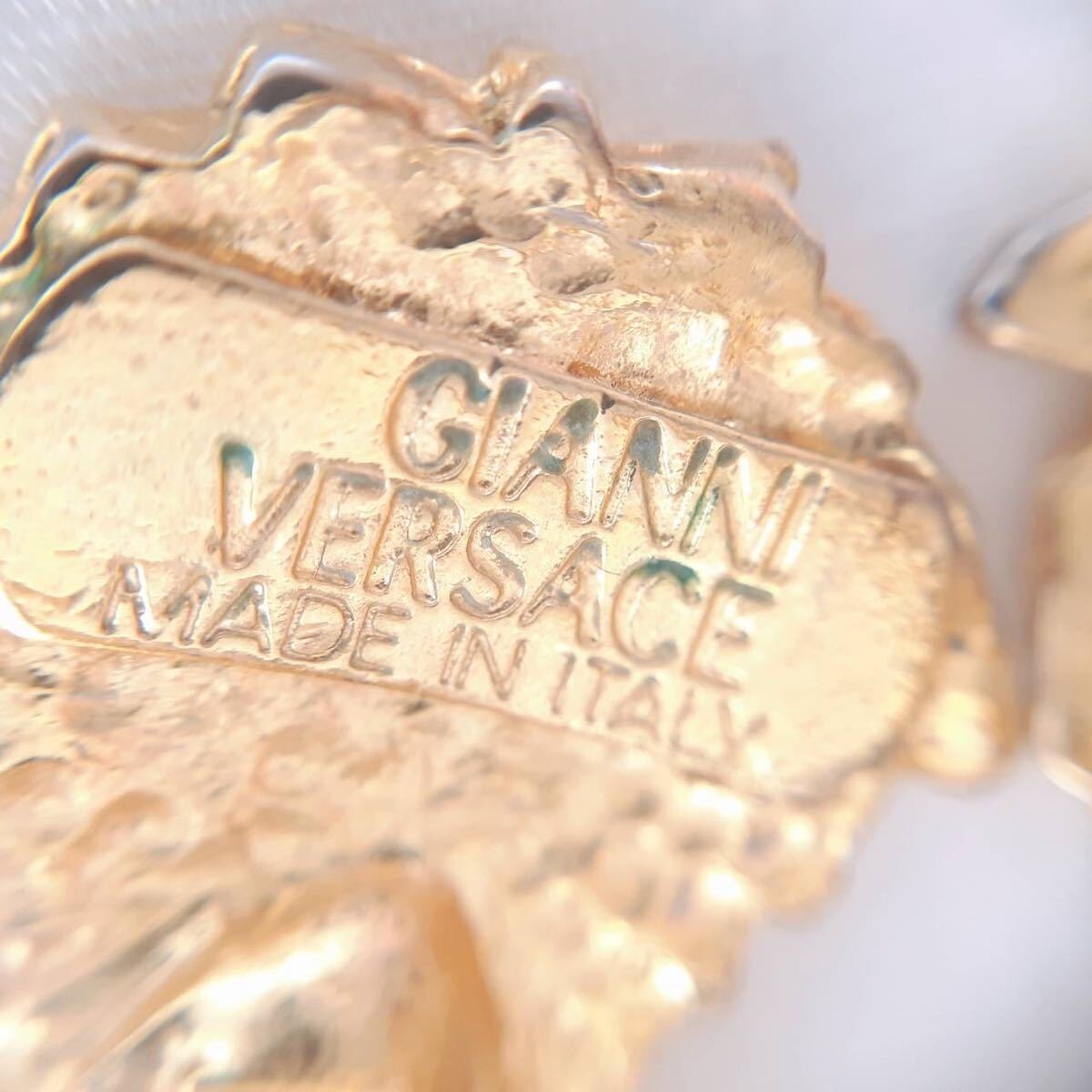 【新品未使用】VERSACE メドゥーサ ヘッド ピアス ゴールドカラー 2025年最新】ヴェルサーチ ピアスの人気アイテム - メルカリ